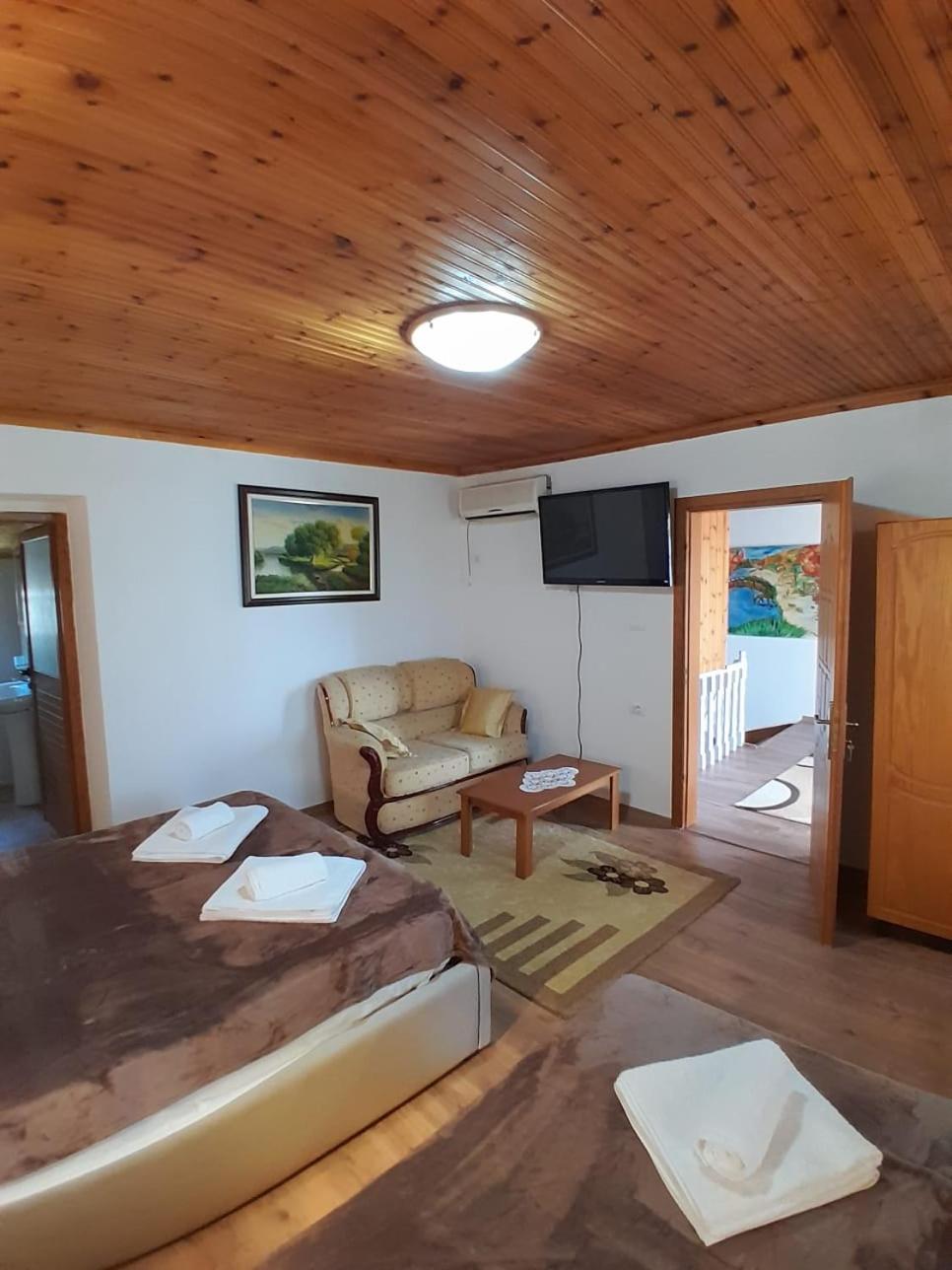 Guest House Ejona Gjirokastër 외부 사진